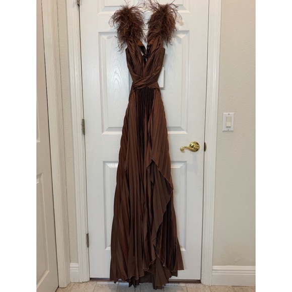 NWT Mac Duggal 11687 Brown Pleated Feather Cap Sleeve Open Back Gown Size 4 - Picture 3 of 12